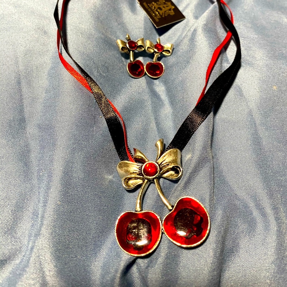 Alchemy England Black Cherry Choker/Earrings Set